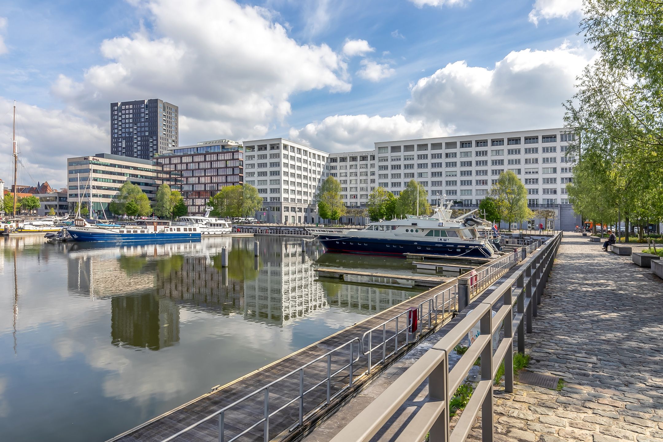 Appartement aan het MAS met vele mogelijkheden. foto {{pictureIndex}}