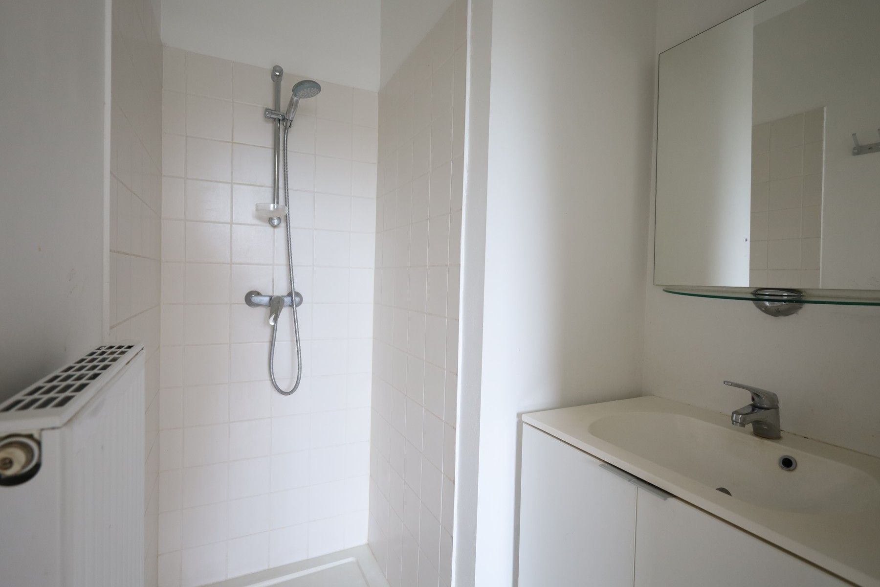 Gelijkvloers 1-slaapkamerappartement met groot terras/klein privétuintje foto 7