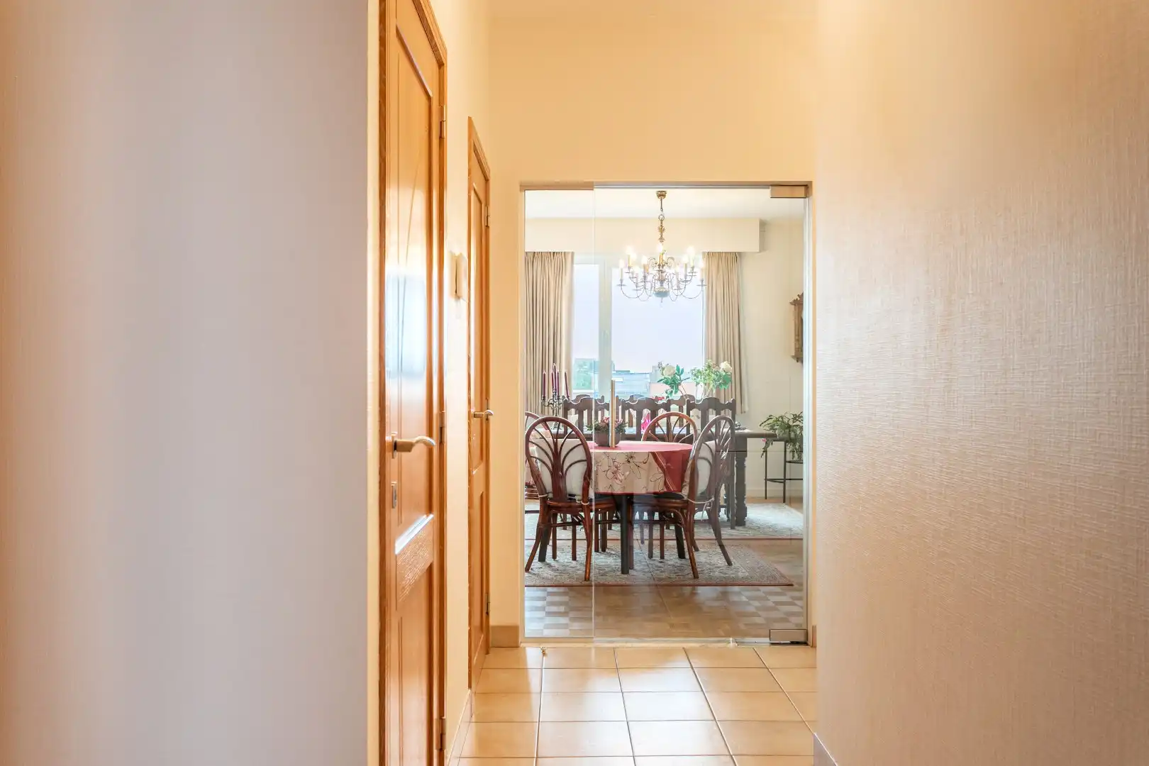 Instapklaar en energiezuinig penthouse  3 slpks., 2 badk., kelder en 2 autostpl. foto 8