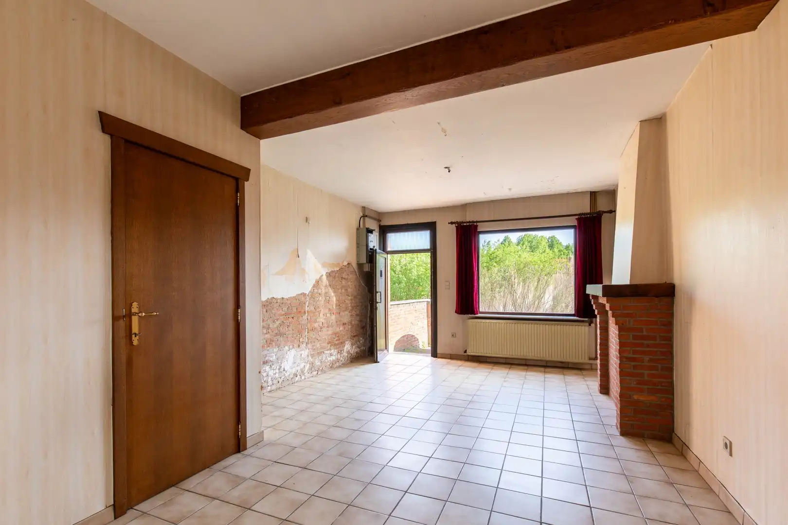 Renovatiewoning met grote garage foto 8