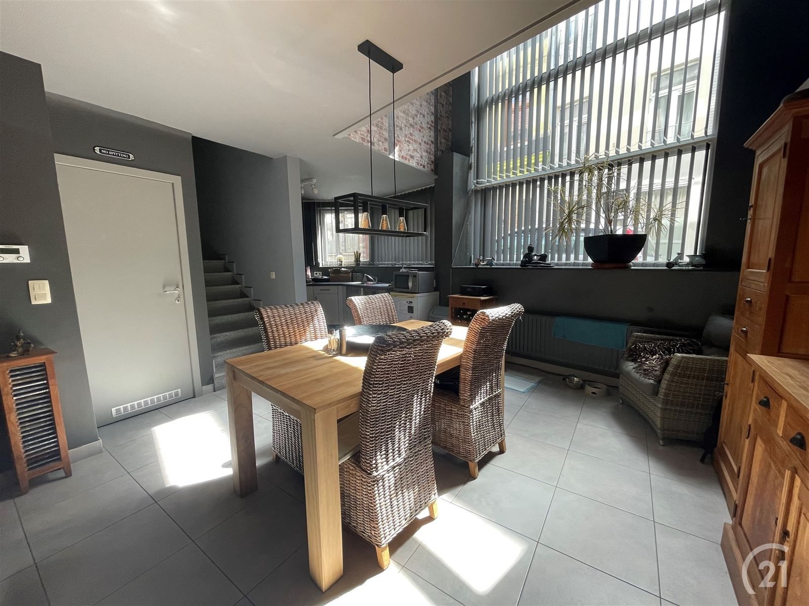 Gelijkvloersappartement 1 kamer foto {{pictureIndex}}