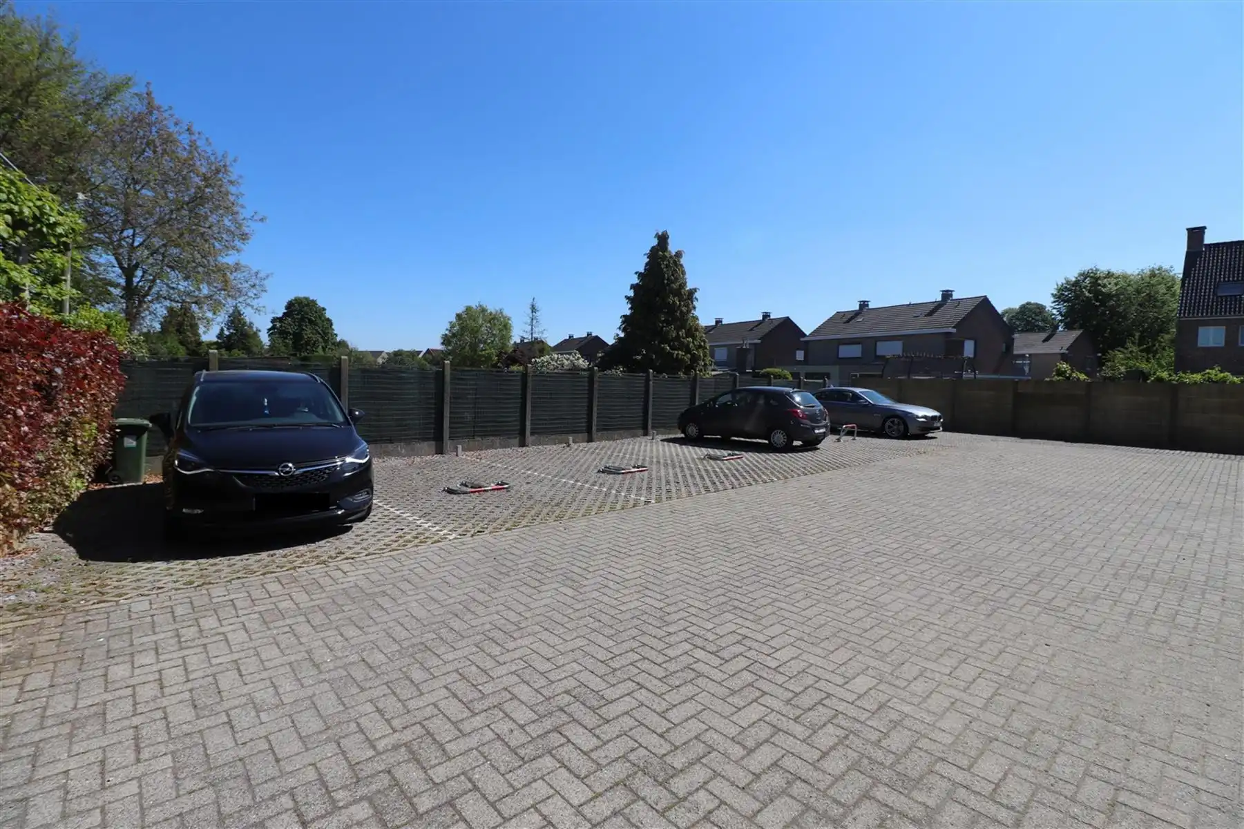 Appartement op 1ste verdieping met lift, 2 slaapkamers, ruim terras, garage en autostaanplaats. foto 15