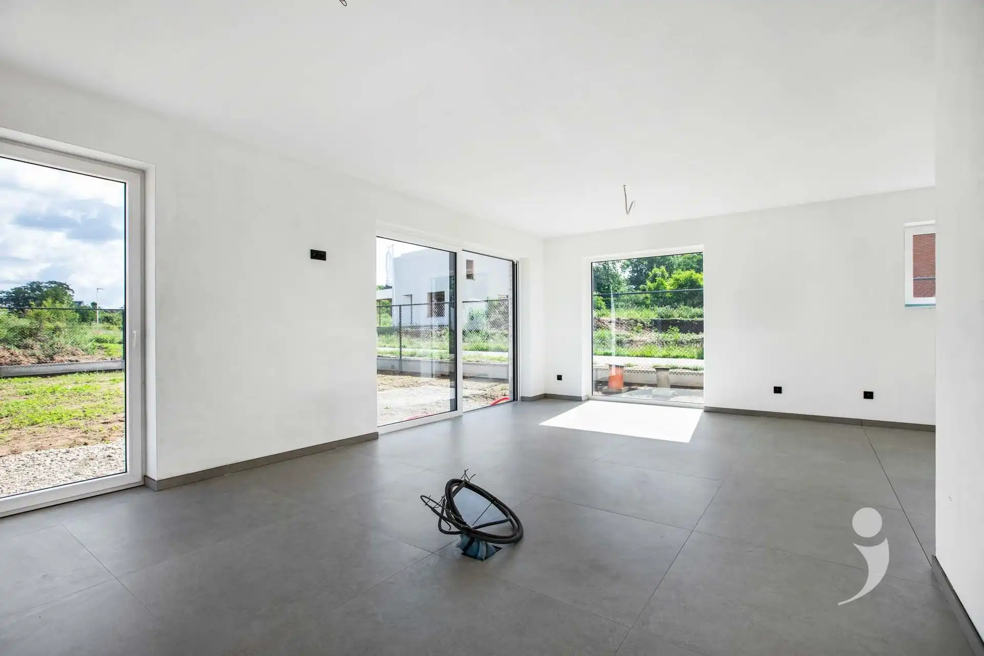 Knappe nieuwbouw woning op een rustige locatie!  foto 8