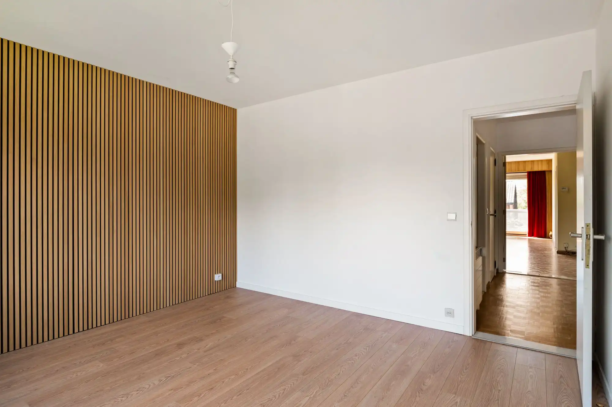 Lichtrijk appartement met sixties vibe en garagebox – ideaal renovatieproject! foto 16