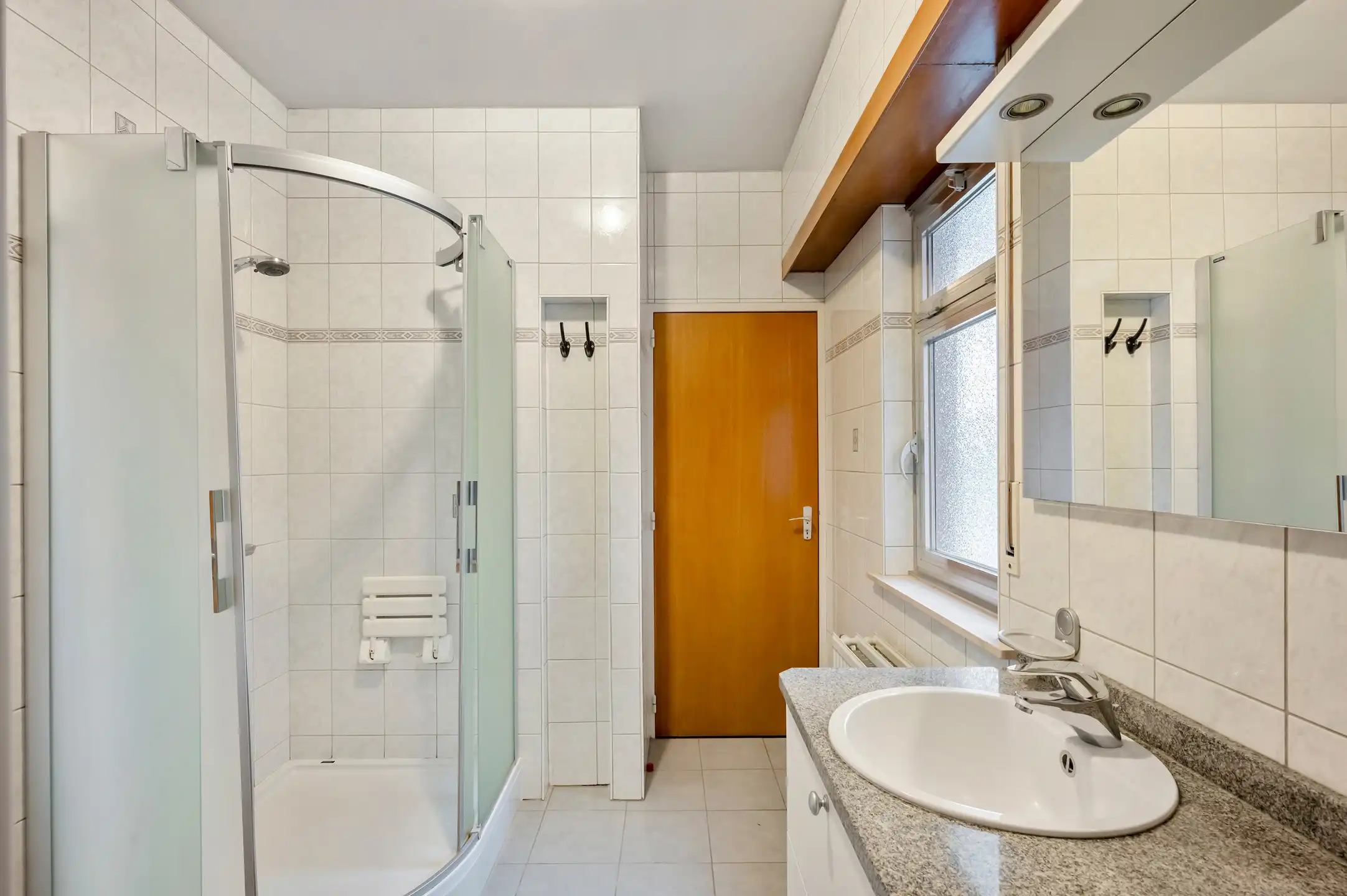 Goed onderhouden gelijkvloerse woning met 4 slaapkamers foto 19