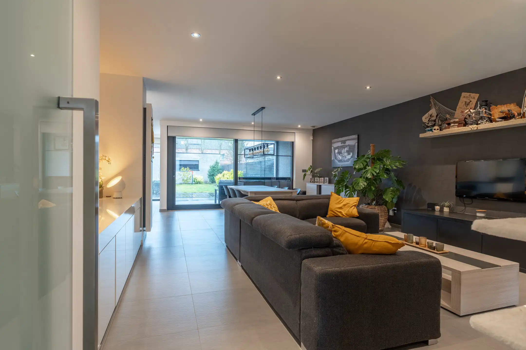 Ruime moderne woning met garage en tuin nabij het centrum van Turnhout. foto 9