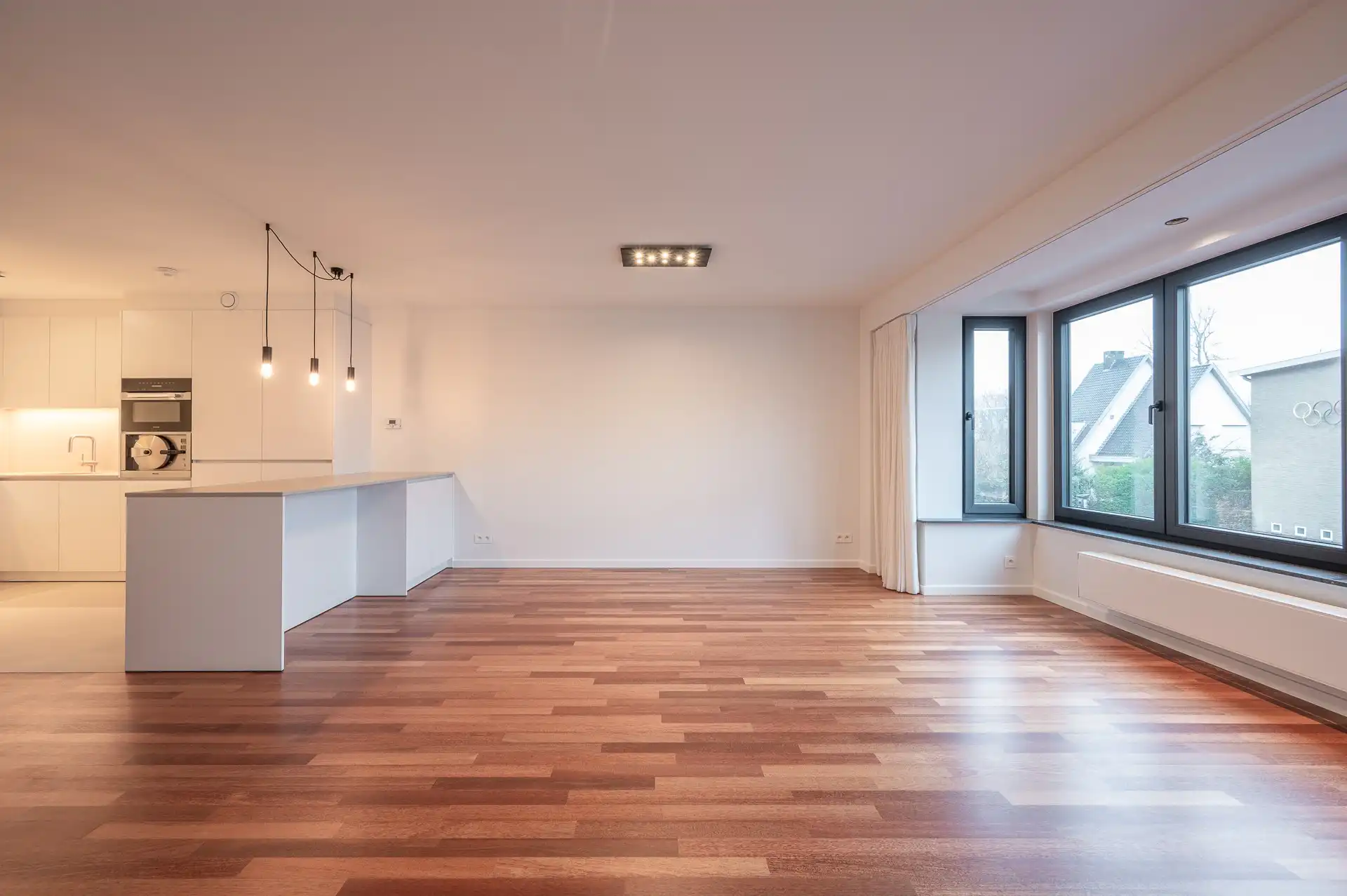 Ongemeubeld: prachtig nieuw en zonnig appartement nabij het centrum en de zeedijk! foto {{pictureIndex}}