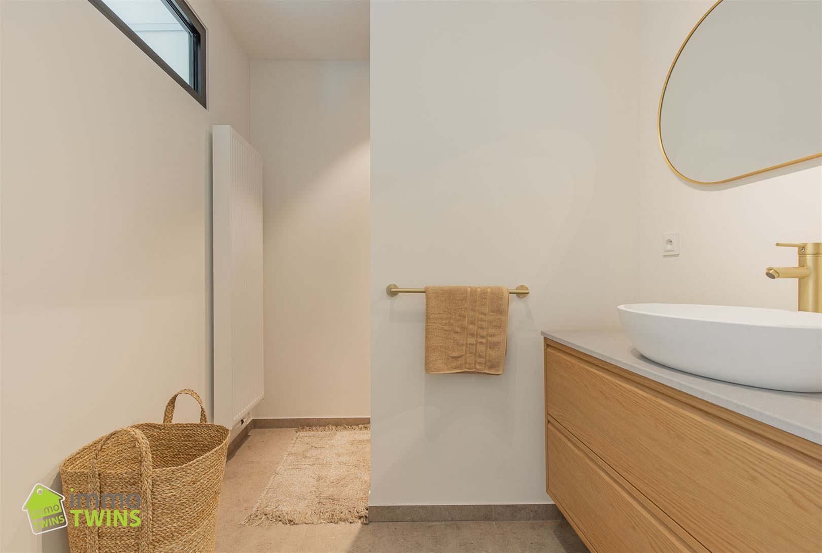 Totaal gerenoveerde, instapklare woning in hartje Beveren foto 22