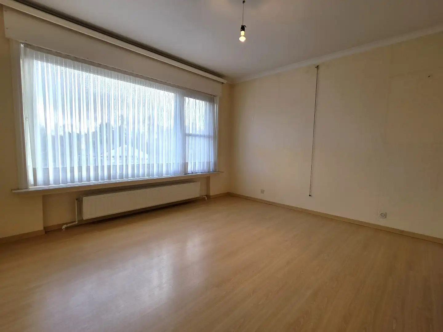 Stevige woning met 3 slaapkamers in doodlopende straat in Kuurne met ruime garage en mooie tuin. foto 10