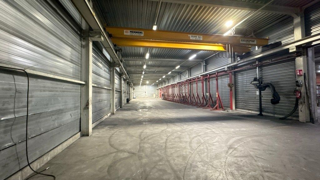 Magazijn met kantoren te huur langs E34 in Beveren foto 7