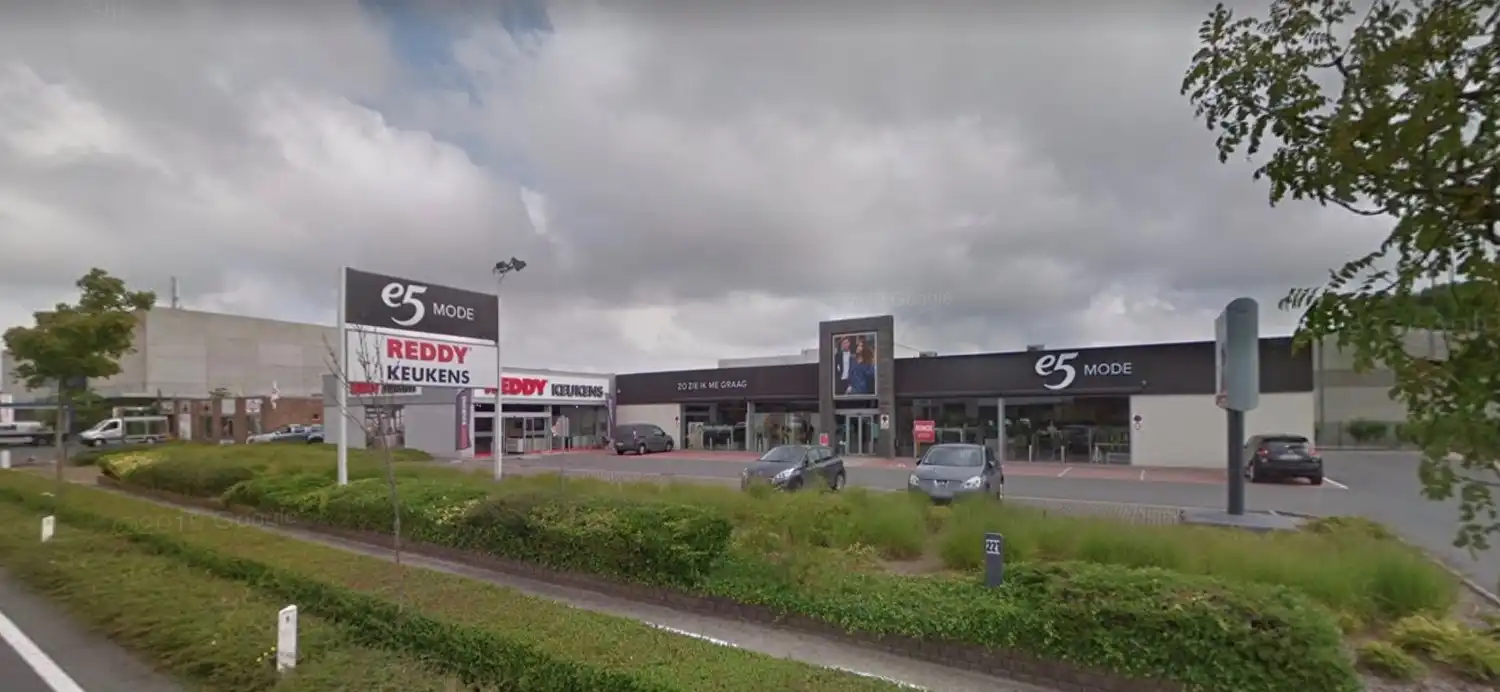 Commerciële gebouwen met sterke visibiliteit en 37 parkeerplaatsen foto 5