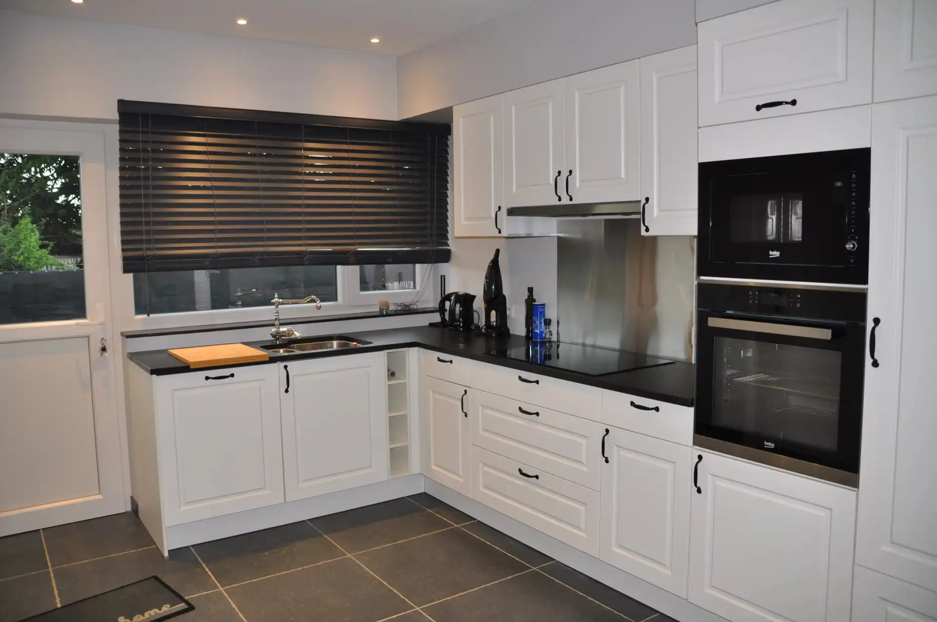 TIJDLOZE GERENOVEERDE WONING MET 2 SLPK’S IN RUSTIGE BUURT IN VELDWEZELT foto 8