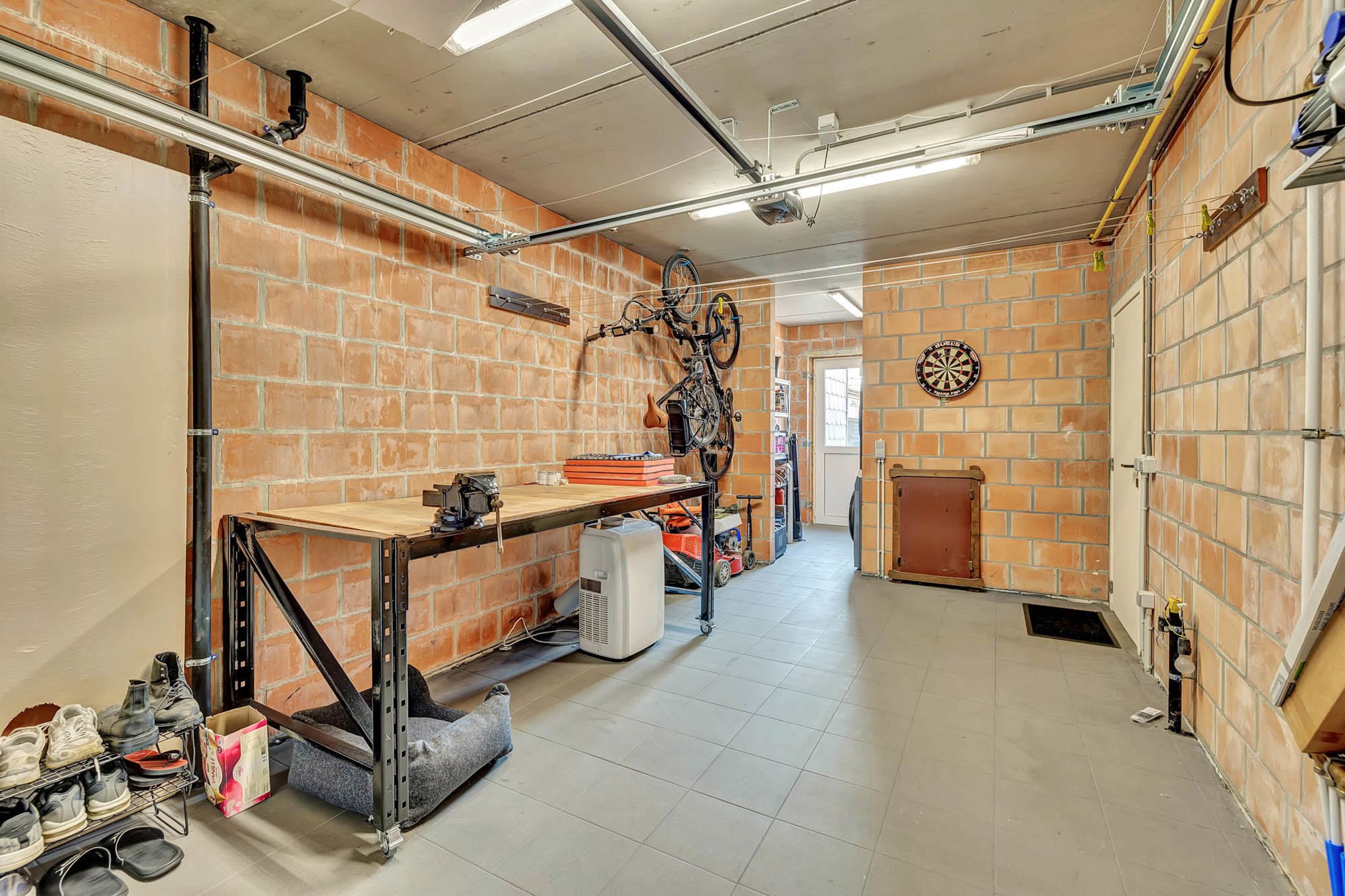 Prachtige woning met 4 slpks, tuin en garage foto 9