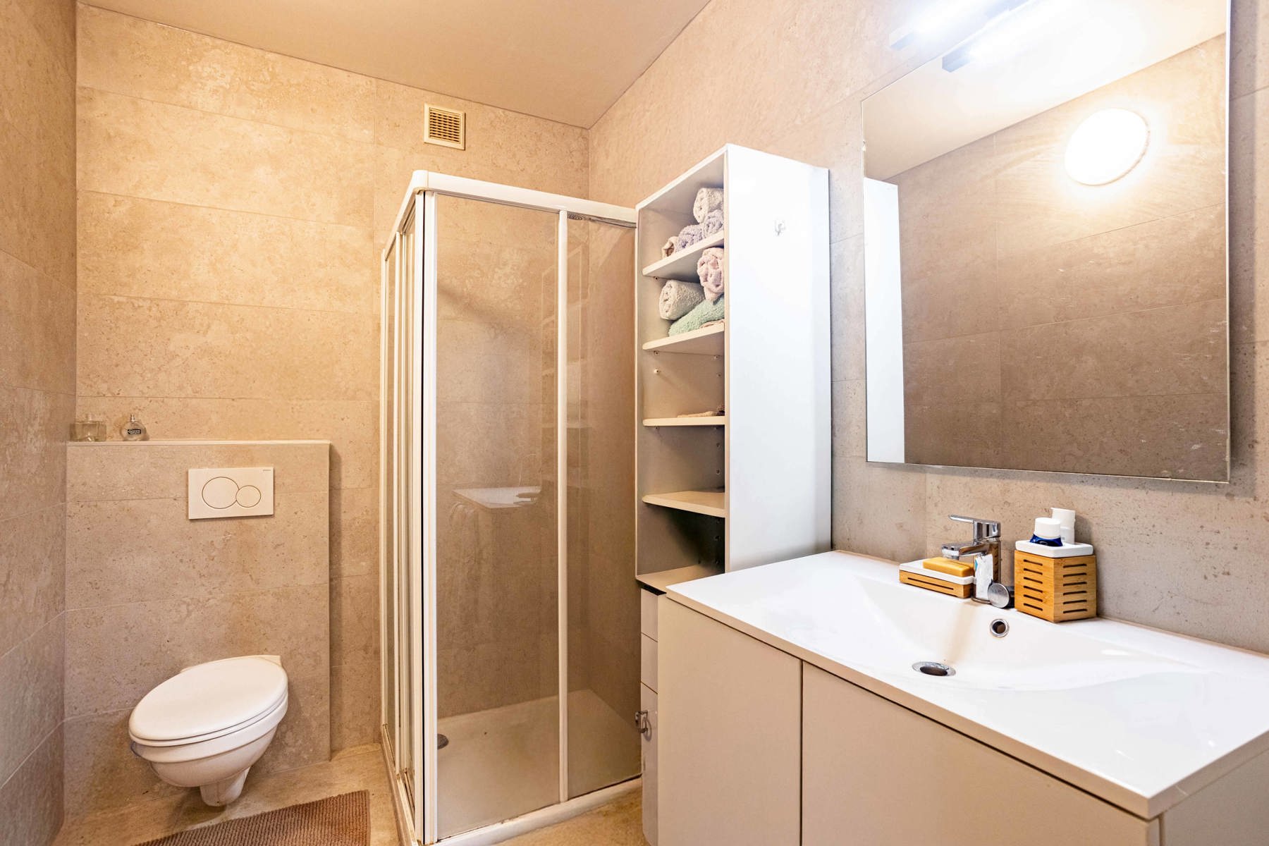 Zeer ruim appartement in centrum Aalst ! foto 13