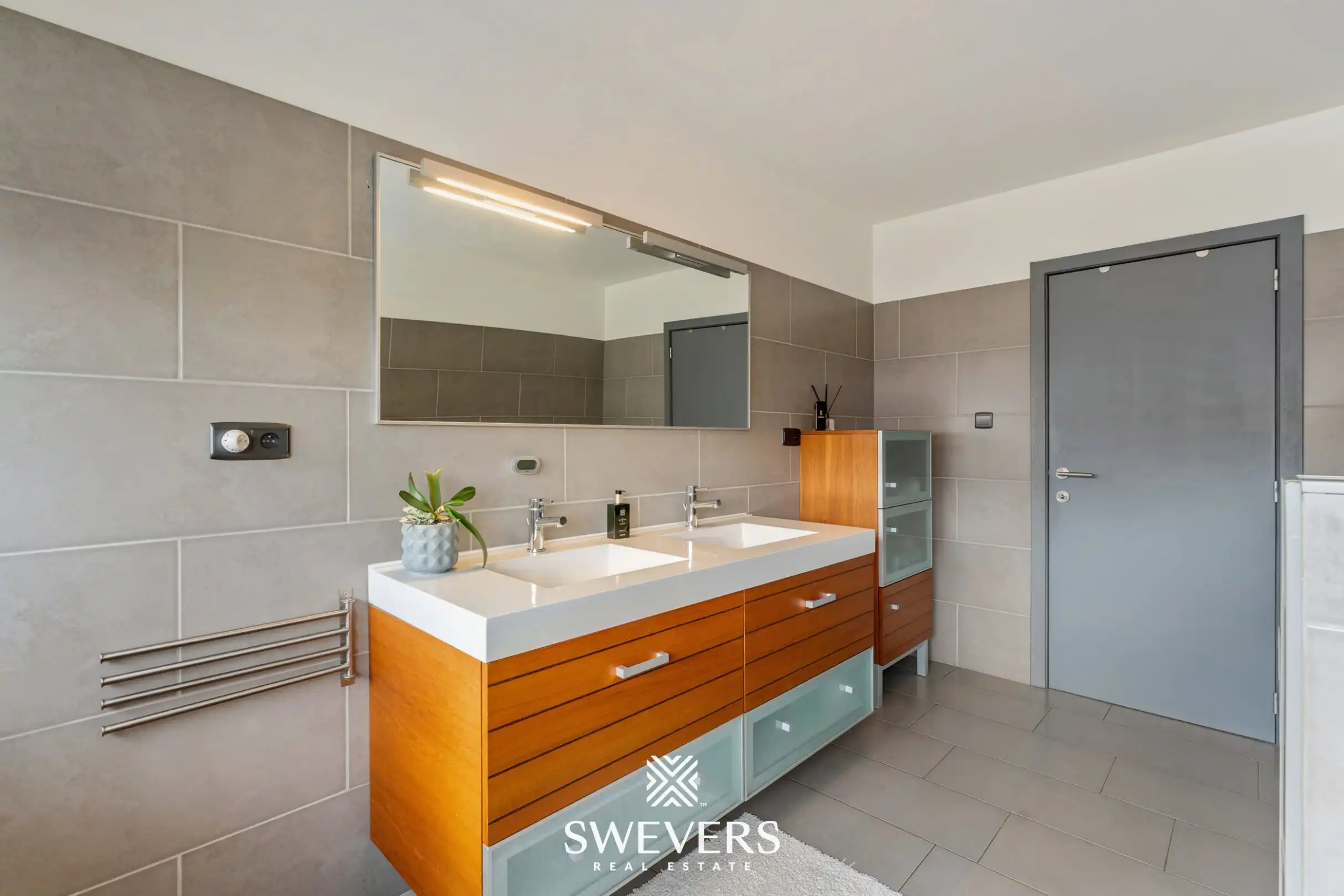 Werken, wonen en genieten in luxevilla met zwembad, poolhouse en magazijn in Koersel foto 22