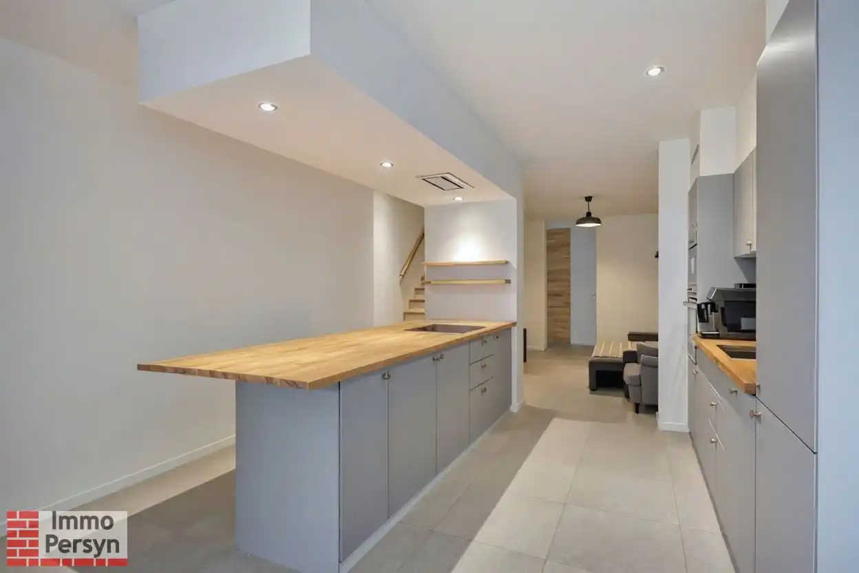 Moderne gezinswoning met 3 slaapkamers en gezellige tuin foto 3