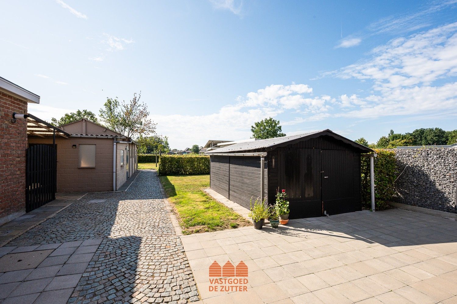 Op te frissen woning met zuid gerichte tuin op een toplocatie te Waarschoot. foto 3