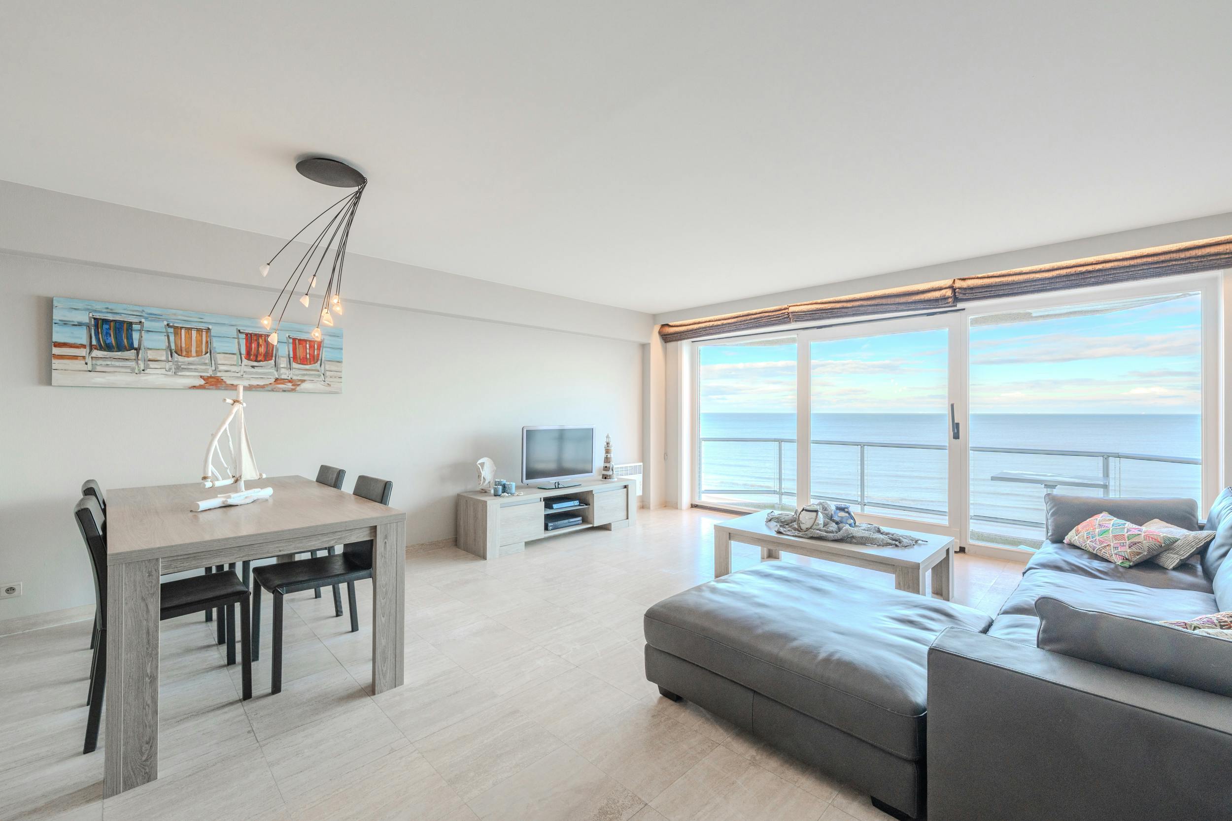 Ruim 2-slaapkamer appartement met frontaal zeezicht ! foto 5