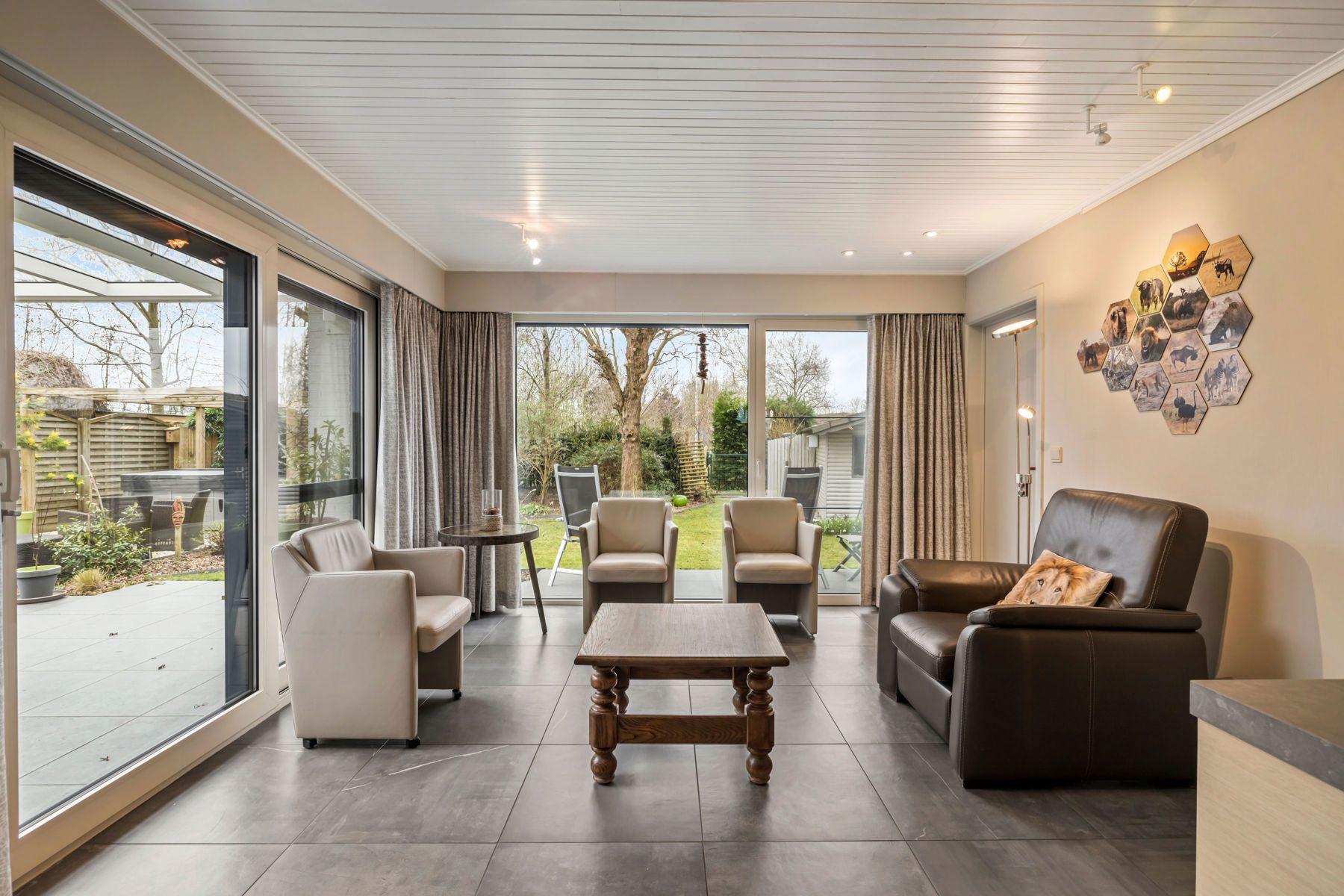 Instapklare bungalow met prachtige tuin, 4 slpks en garage foto 9