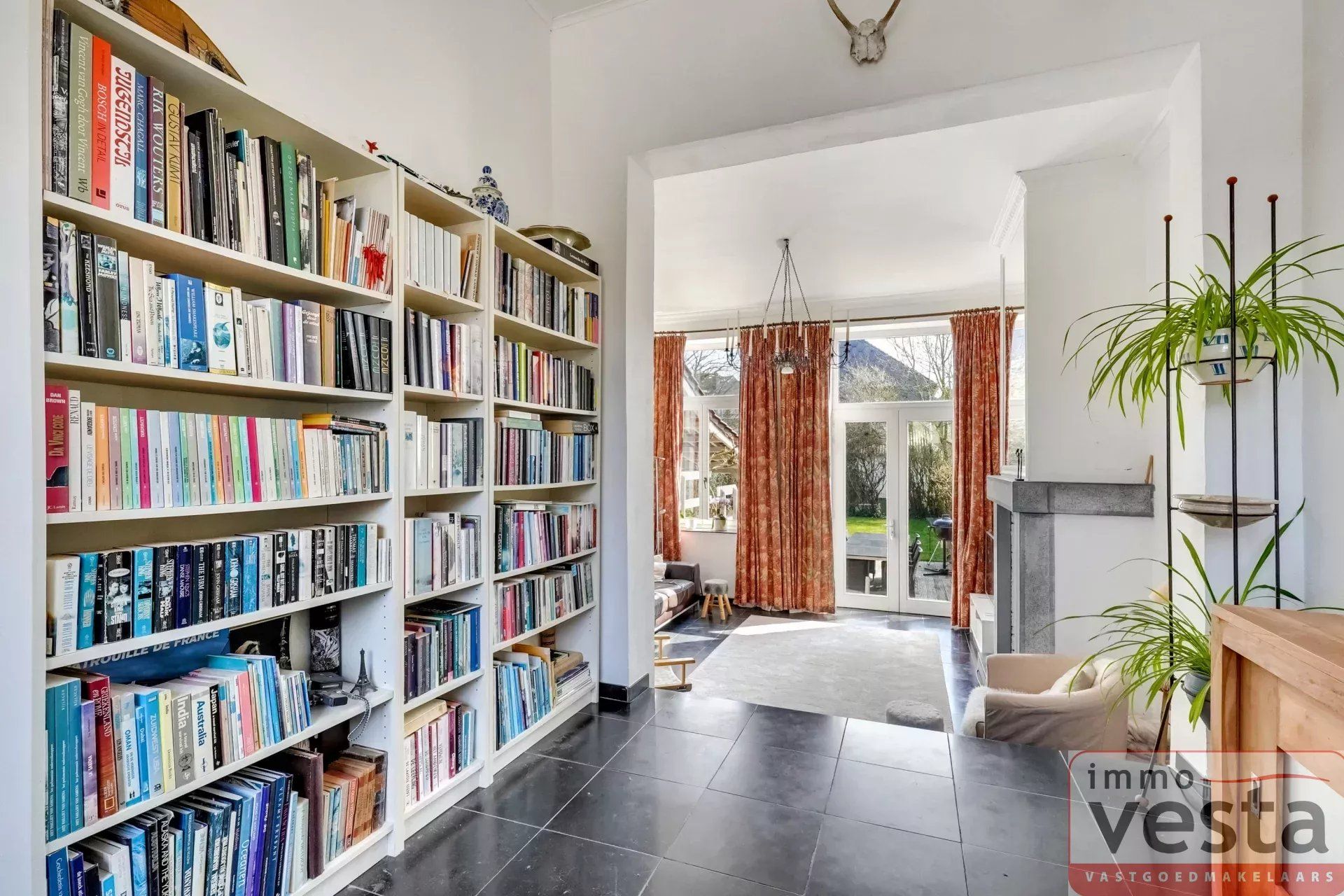 Karaktervolle woning met zwembad en ingerichte leefzolder foto 12