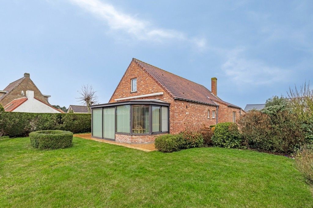 ADINKERKE: Zonnige bungalow/villa op mooie hoekligging met 2 slaapkamers en badkamer op het gelijkvloers, ruime garage en onderhoudsvriendelijke tuin op 633m² grondopp. foto 20