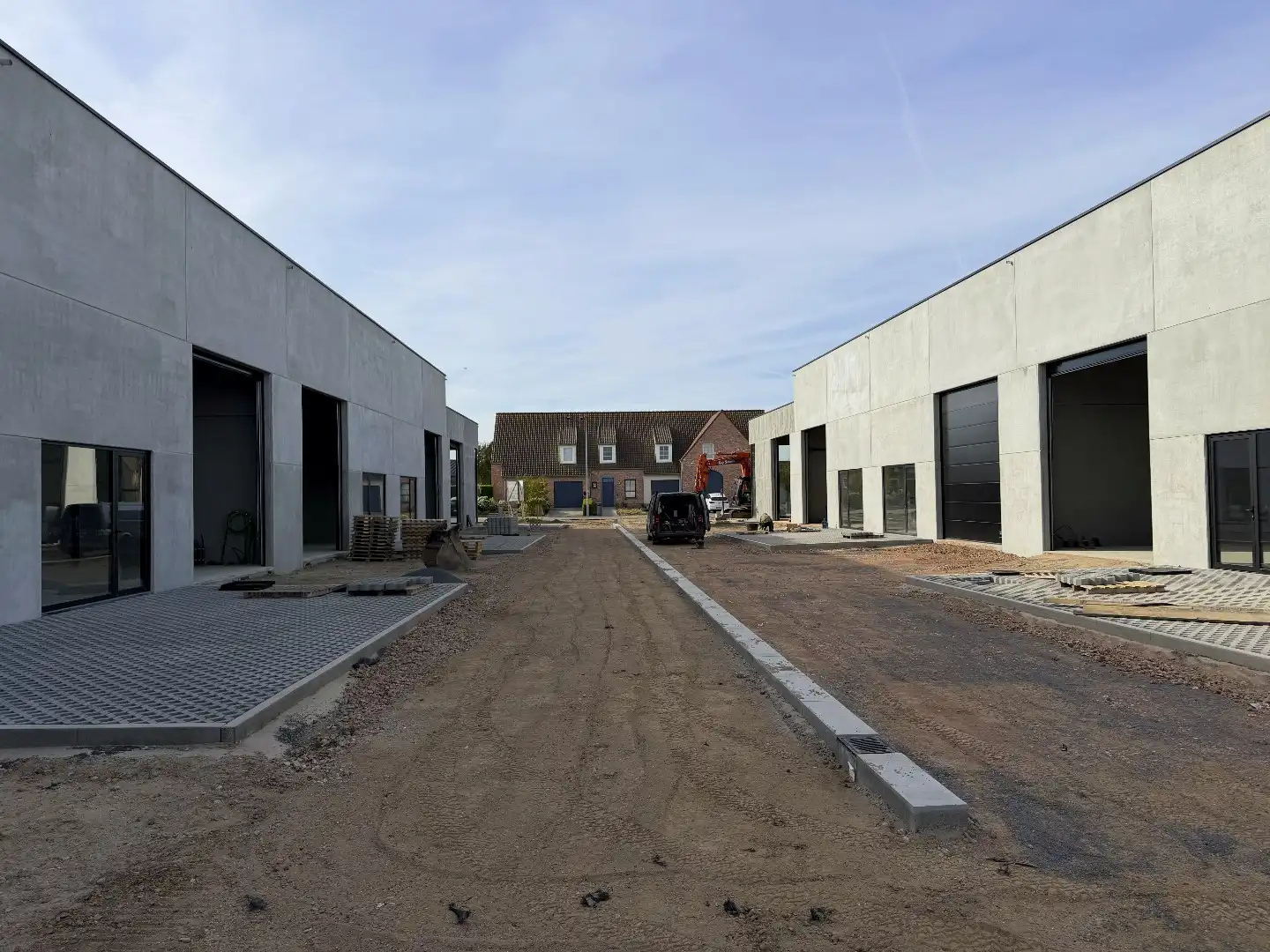 Nieuwbouw KMO-Unit in Waregem/Sint-Eloois-Vijve incl. 2 standplaatsen (Unit 6) foto {{pictureIndex}}