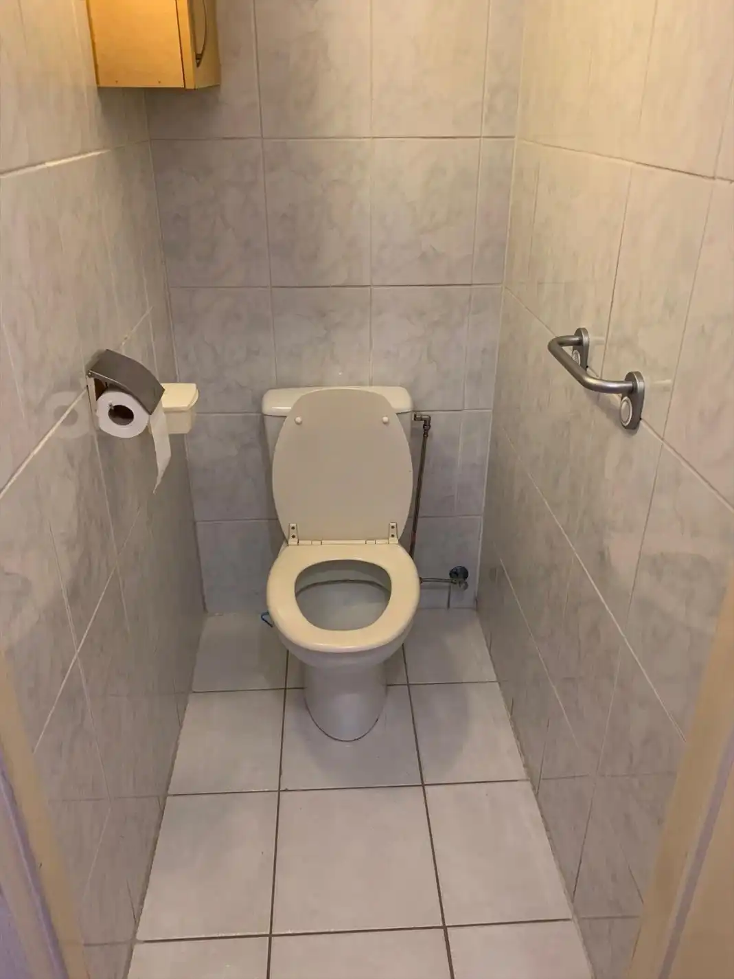 Ongemeubeld éénslaapkamer-appartement met frontaal zeezicht foto 8