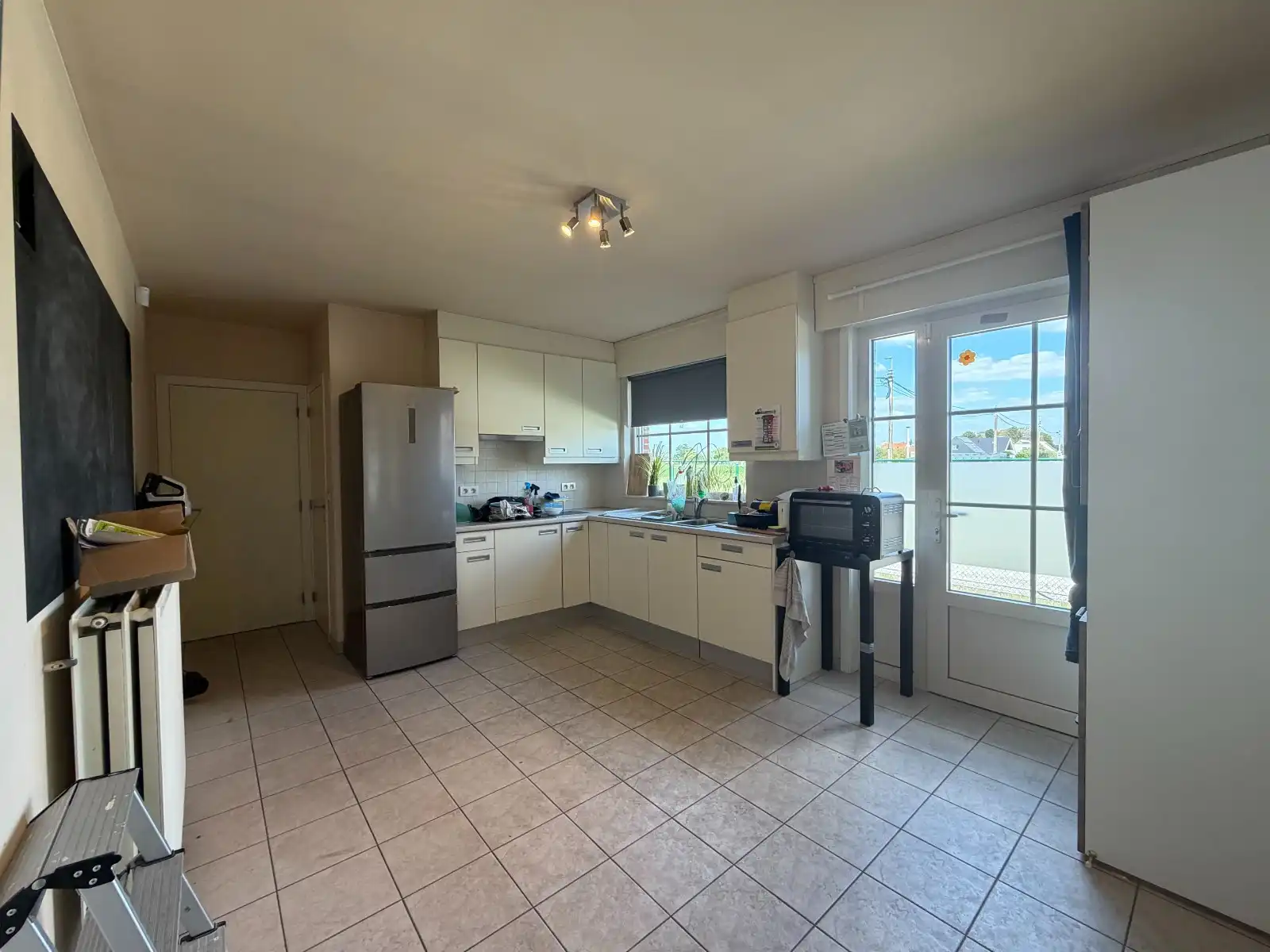 RUIME WONING MET 4 SLAAPKAMERS, 2 BADKAMERS, 2 GARAGES EN LANDELIJK UITZICHT foto 6