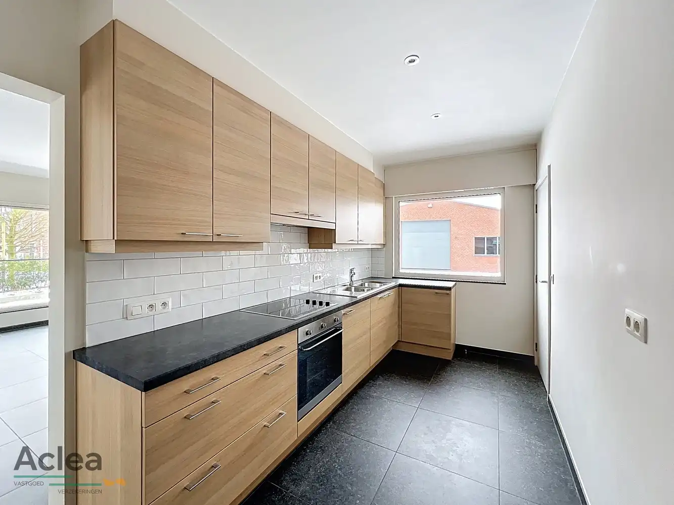 Comfortabele woning met ruime loods foto 8