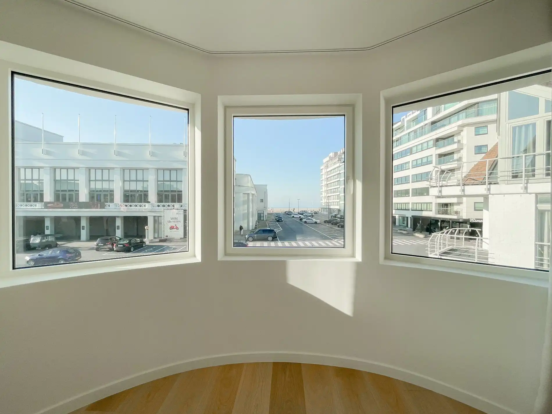 Exclusieve villa: Uitzonderlijk volledig gerenoveerde villa met frontaal zeezicht. foto 20