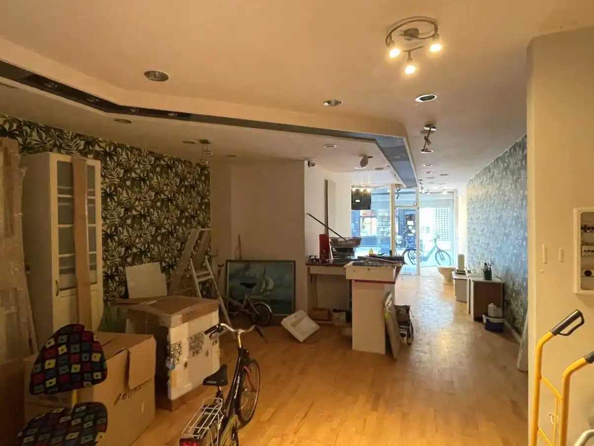 Handelsruimte met ruim, bovenliggend duplex-appartement op toplocatie in Blankenberge foto 4