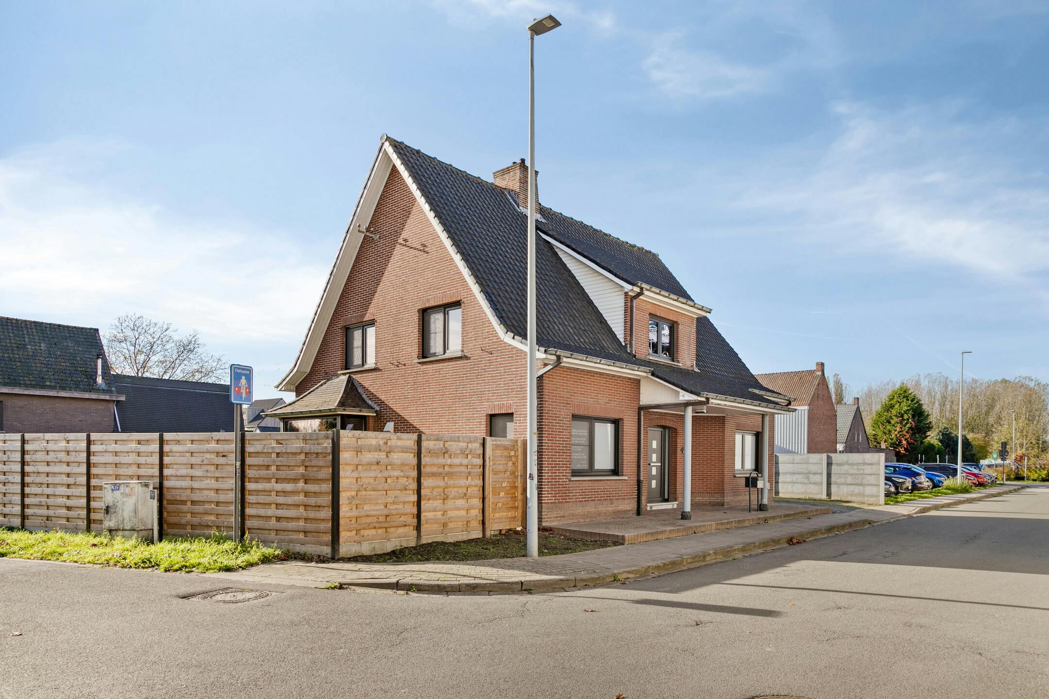 Huis met 4 slaapkamers, garage en zonnige tuin in Landegem foto 4