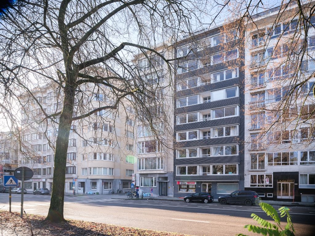 Instapklaar en ruim appartement met twee volwaardige slaapkamers en prachtig zicht op het Zuidpark. foto 20