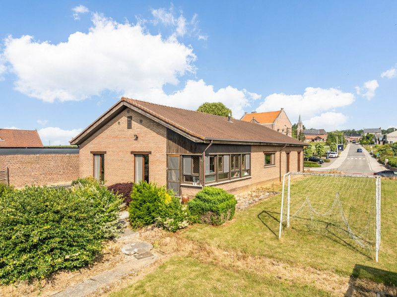 Gelijkvloerse woning met grote loods achteraan op 25are foto 18