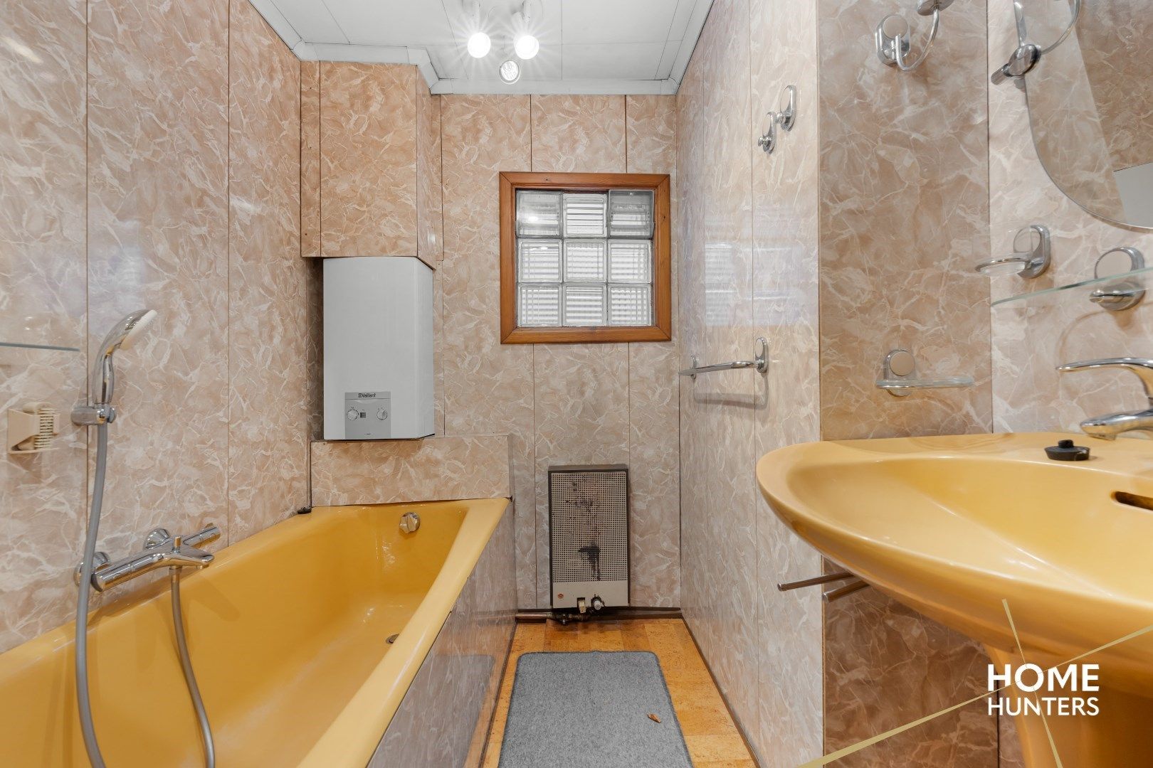 Authentiek herenhuis in Mesen – een renovatieparel met potentieel foto 8