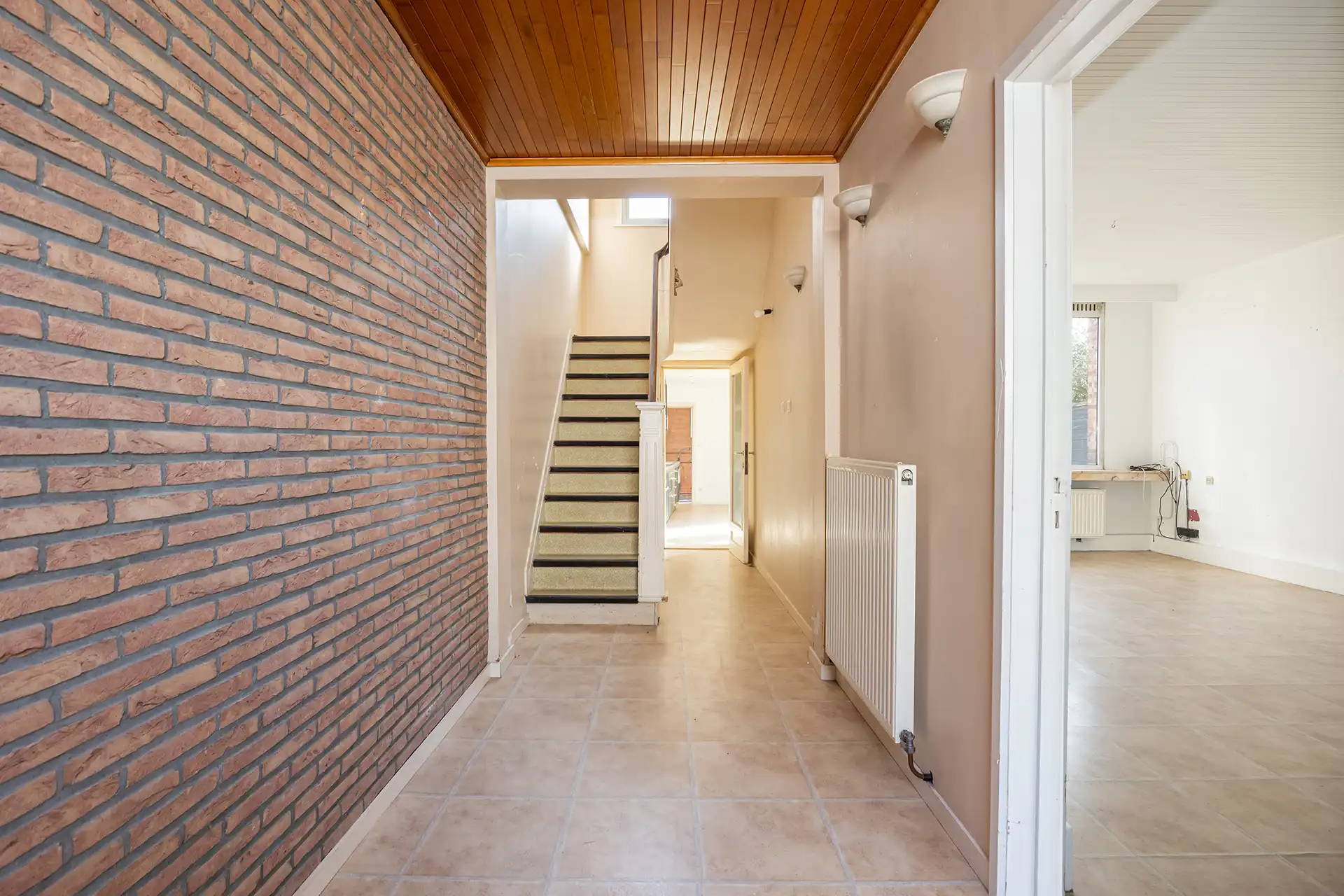 Volledig te renoveren woning met 3 slaapkamers en grote tuin foto 6