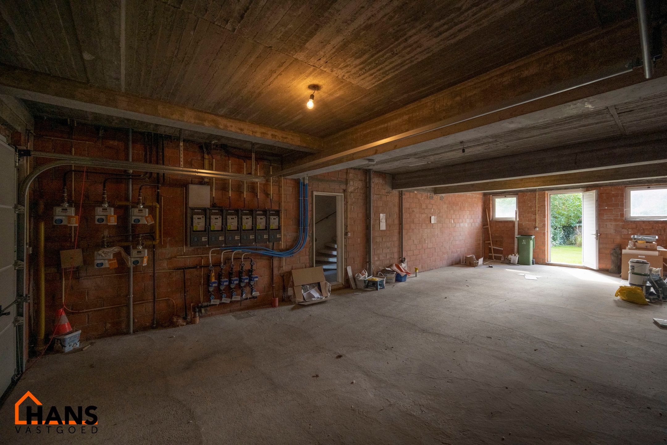 Gerenoveerd gelijkvloers appartement met 2 tuinen en garage. foto 8