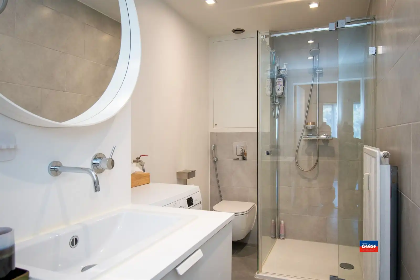 Modern en lichtrijk appartement met 2 slaapkamers en kelderberging. foto 13