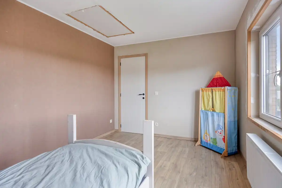 Halfopen bebouwing met 3 slaapkamers, tuin en garage foto 23
