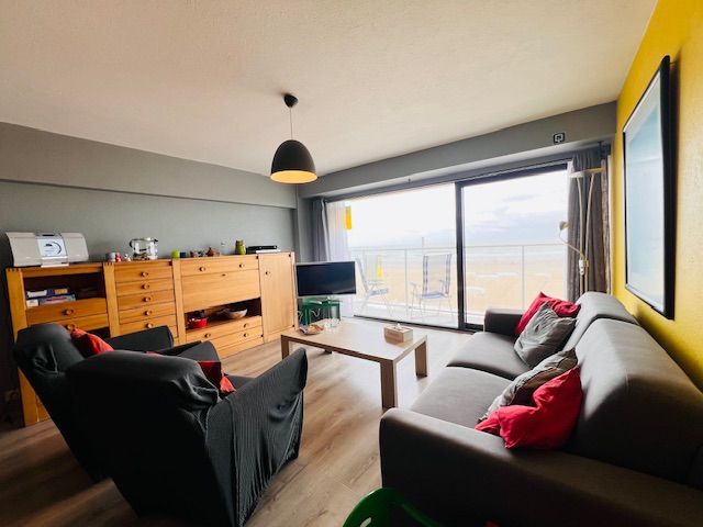 Ruim appartement met 3 slaapkamers en frontaal zeezicht foto 3