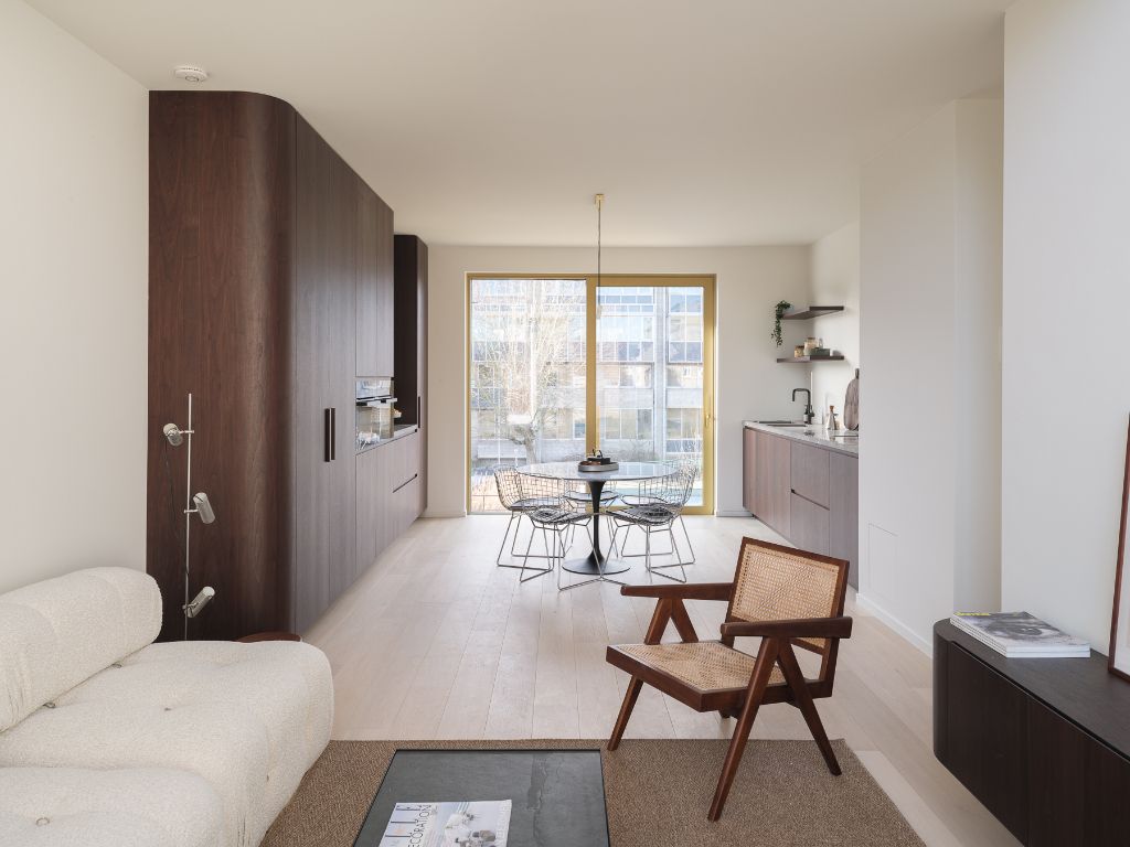 Architecturale nieuwbouw ‘townhouse’ met zicht op het water en meerdere terrassen foto 3