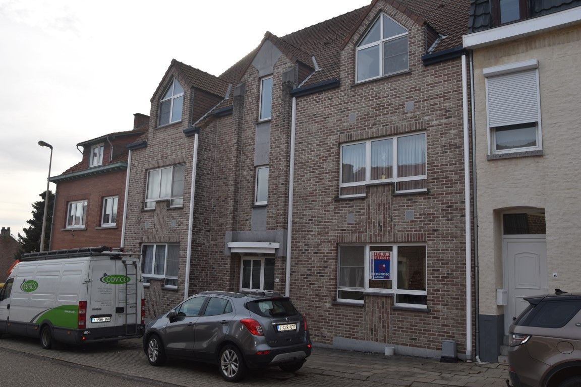 Vernieuwd gelijkvloers appartement met 2 slaapkamers foto {{pictureIndex}}