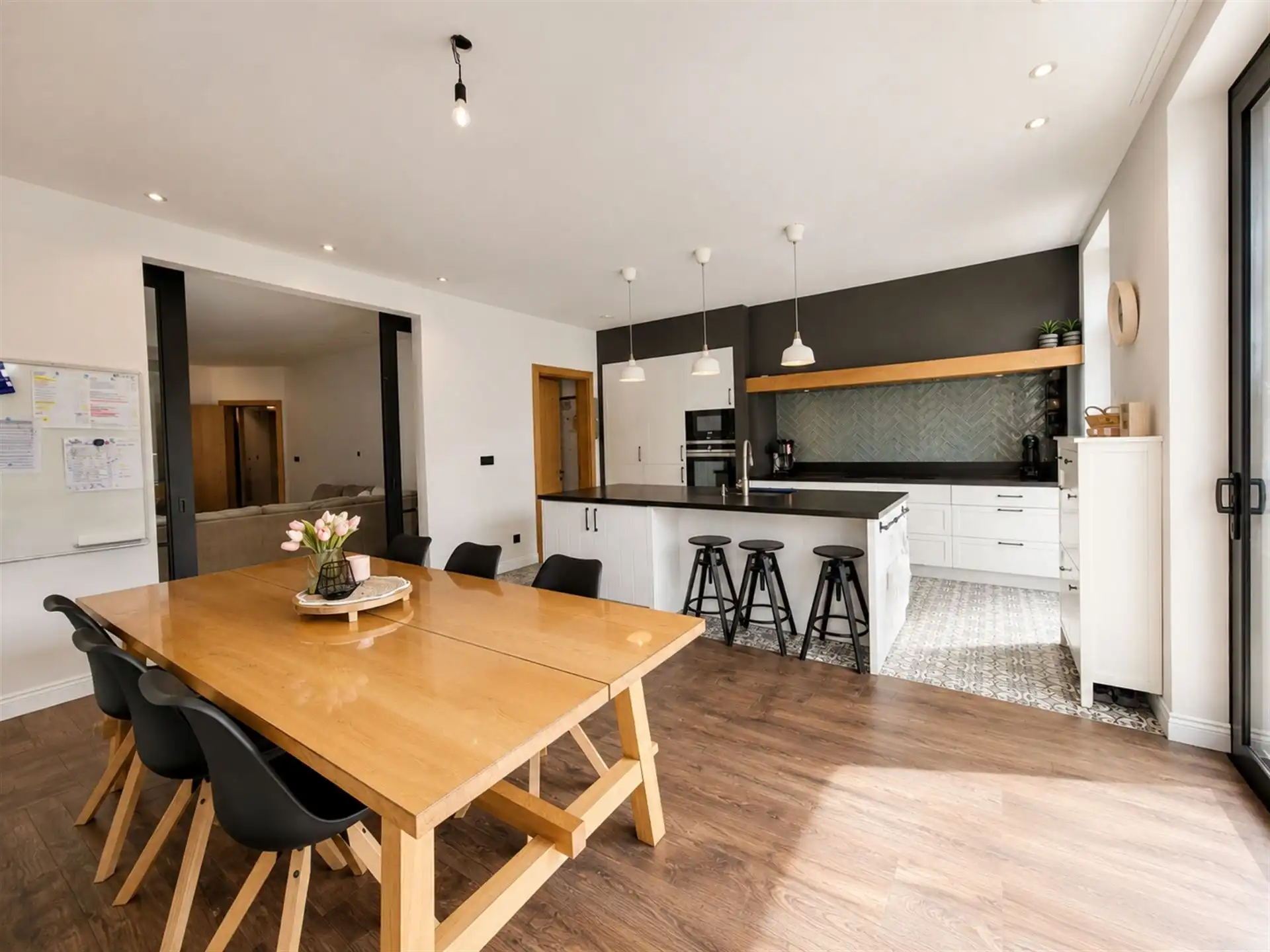 Stijlvolle halfopen pastorijwoning met praktijkruimte, 4 slaapkamers, garage en zonnige tuin op bijna 10 are foto 16
