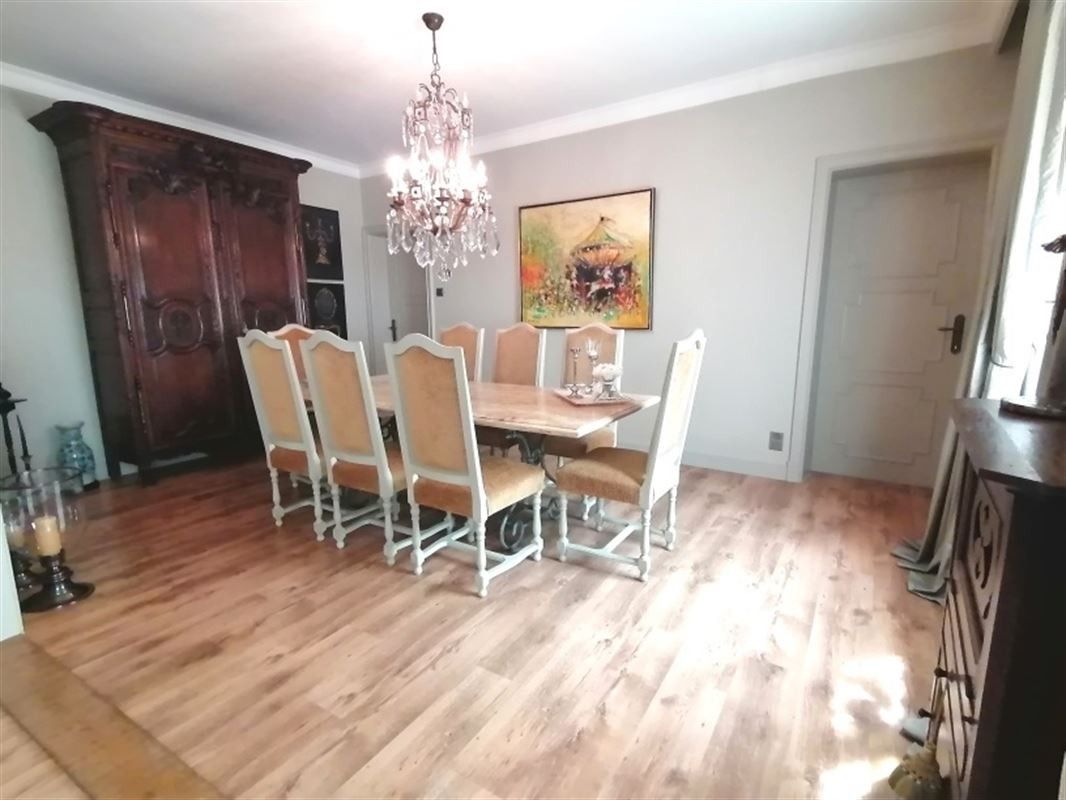 Te Koop: Authentieke en Ruime Woning vlakbij de Grote Markt van Brugge foto 4