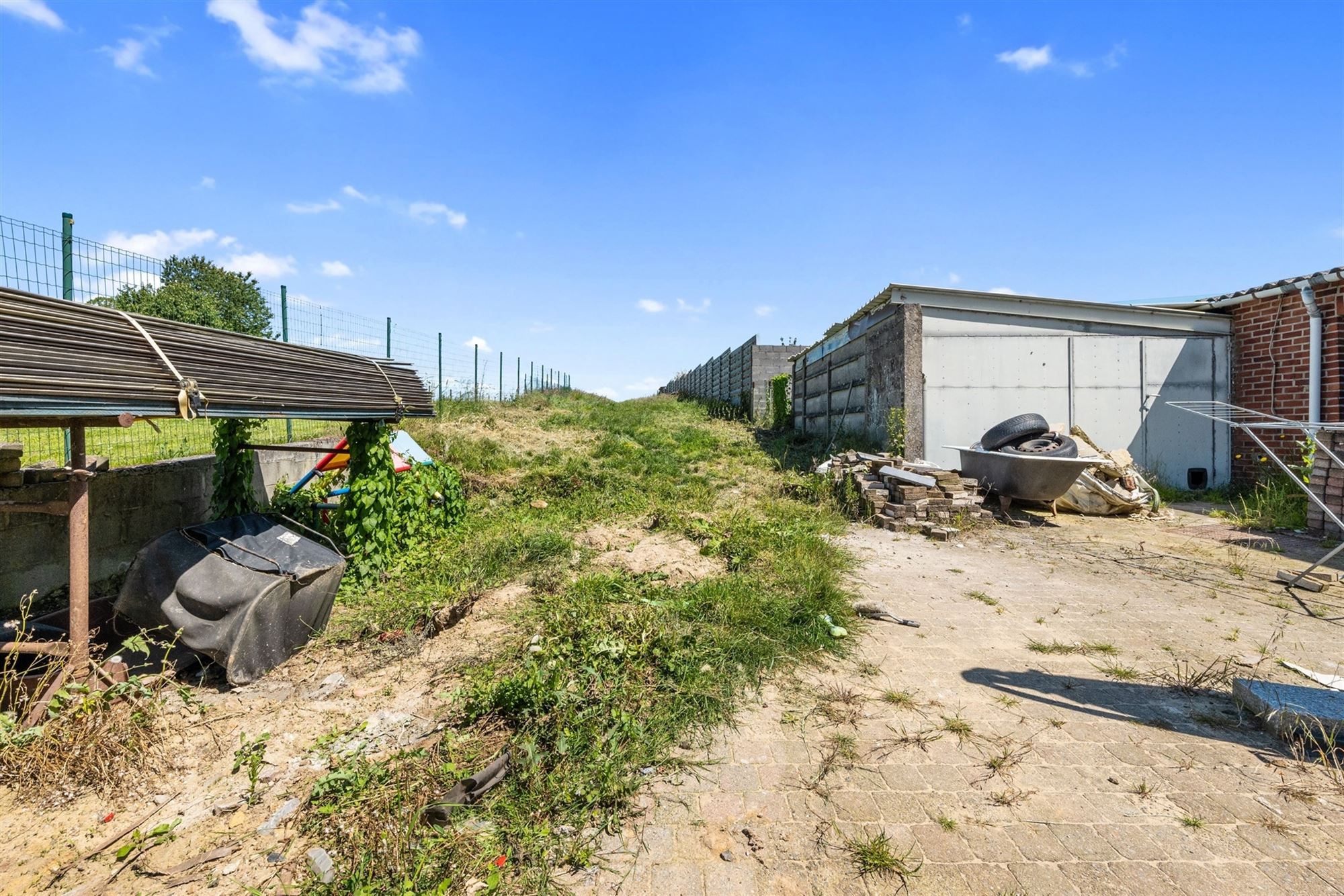 TE RENOVEREN WONING MET VEEL POTENTIEEL IN HET LANDELIJKE GINGELOM   foto 24