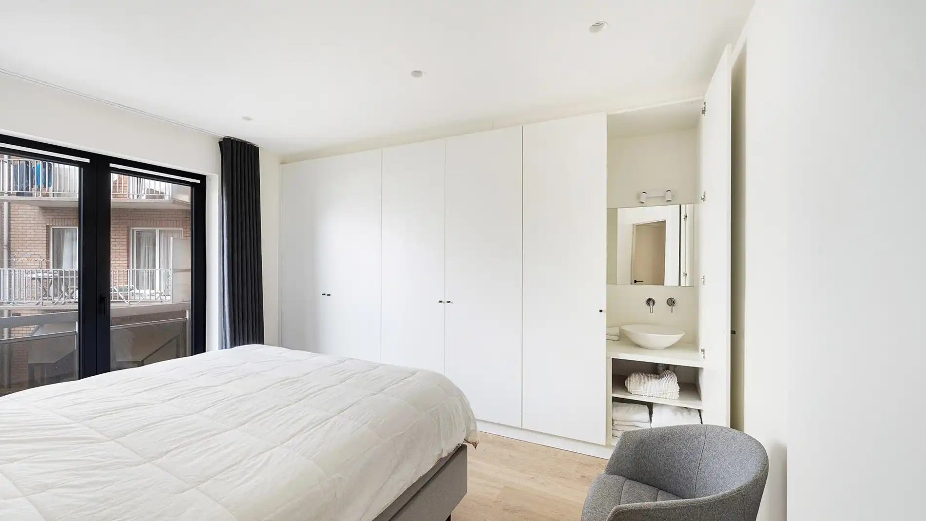 Gerenoveerd appartement met 3 kamers en zijdelings zeezicht te Knokke foto 14