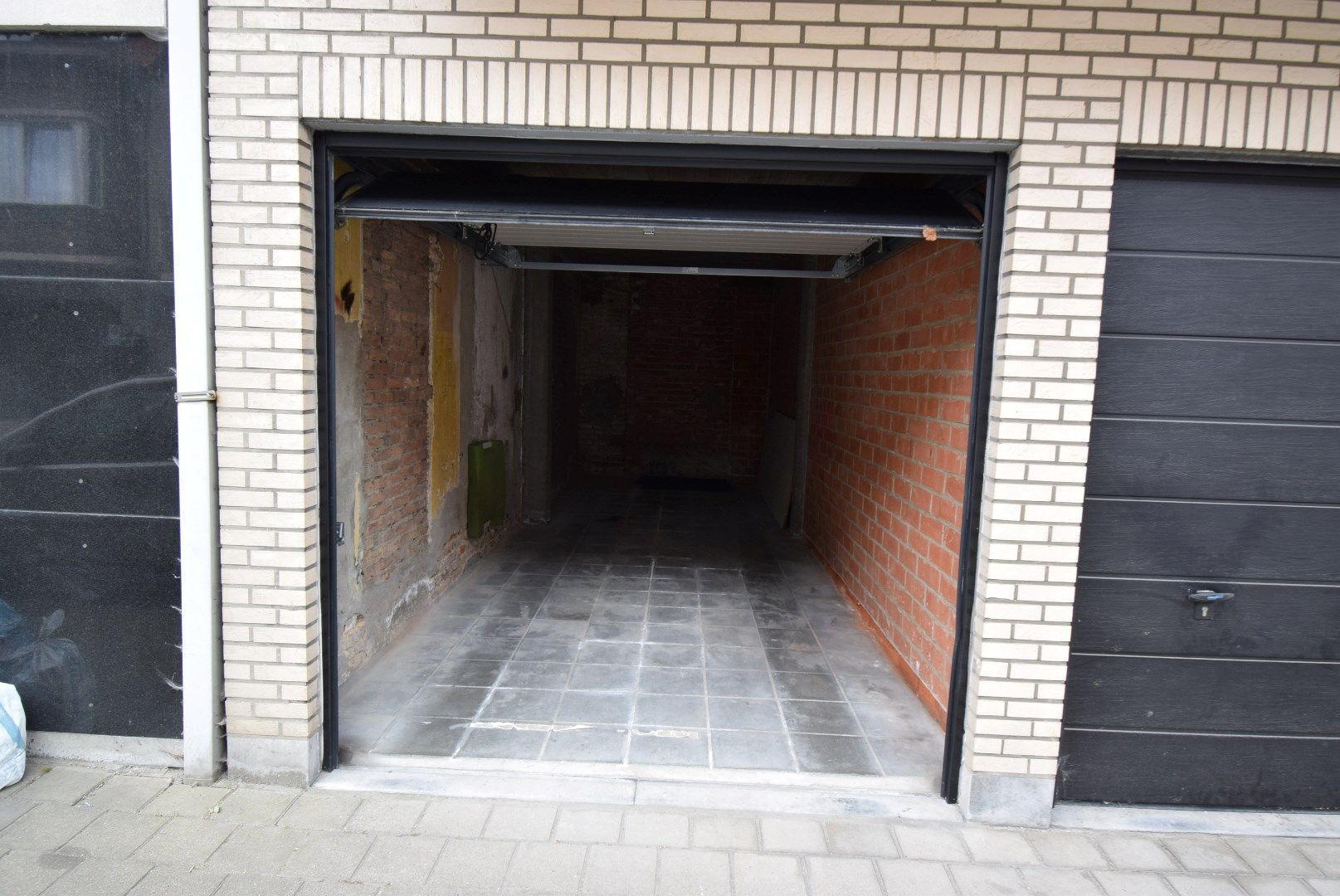 Ruime garage in centrum Roeselare  foto 2