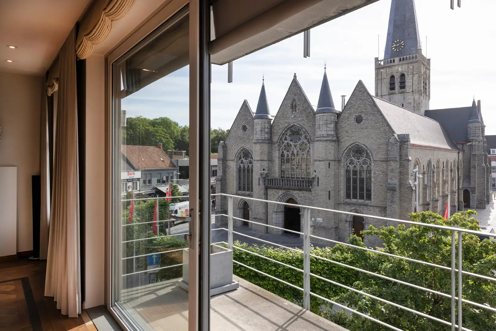 Klassevol appartement met aangenaam zicht op de Markt. foto 14