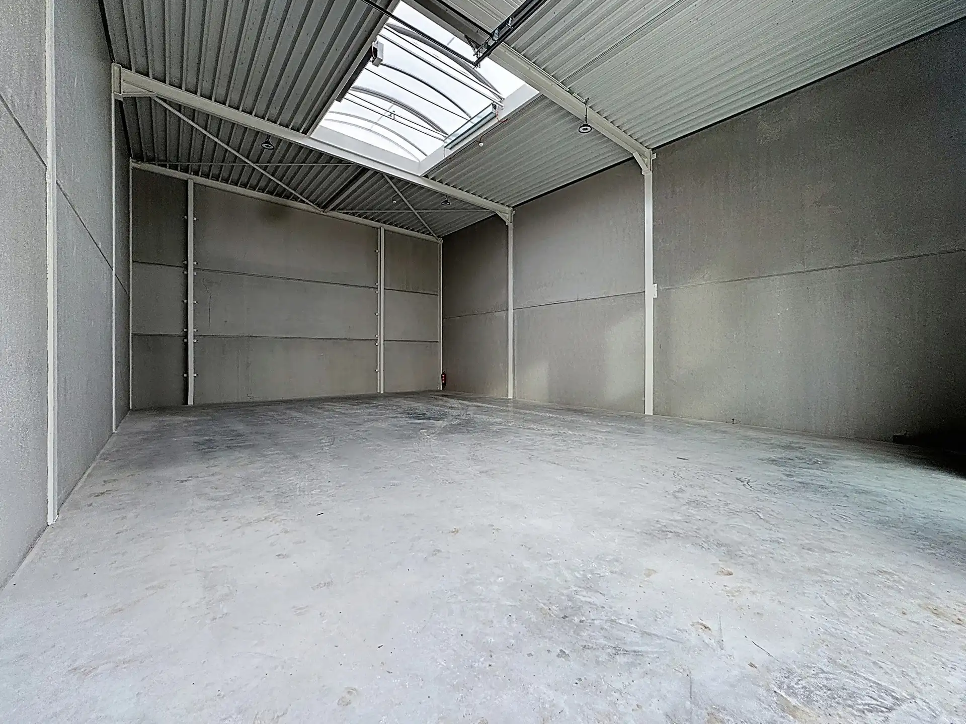 Nieuw magazijn van ±155 m² te huur – Strategische ligging foto 10