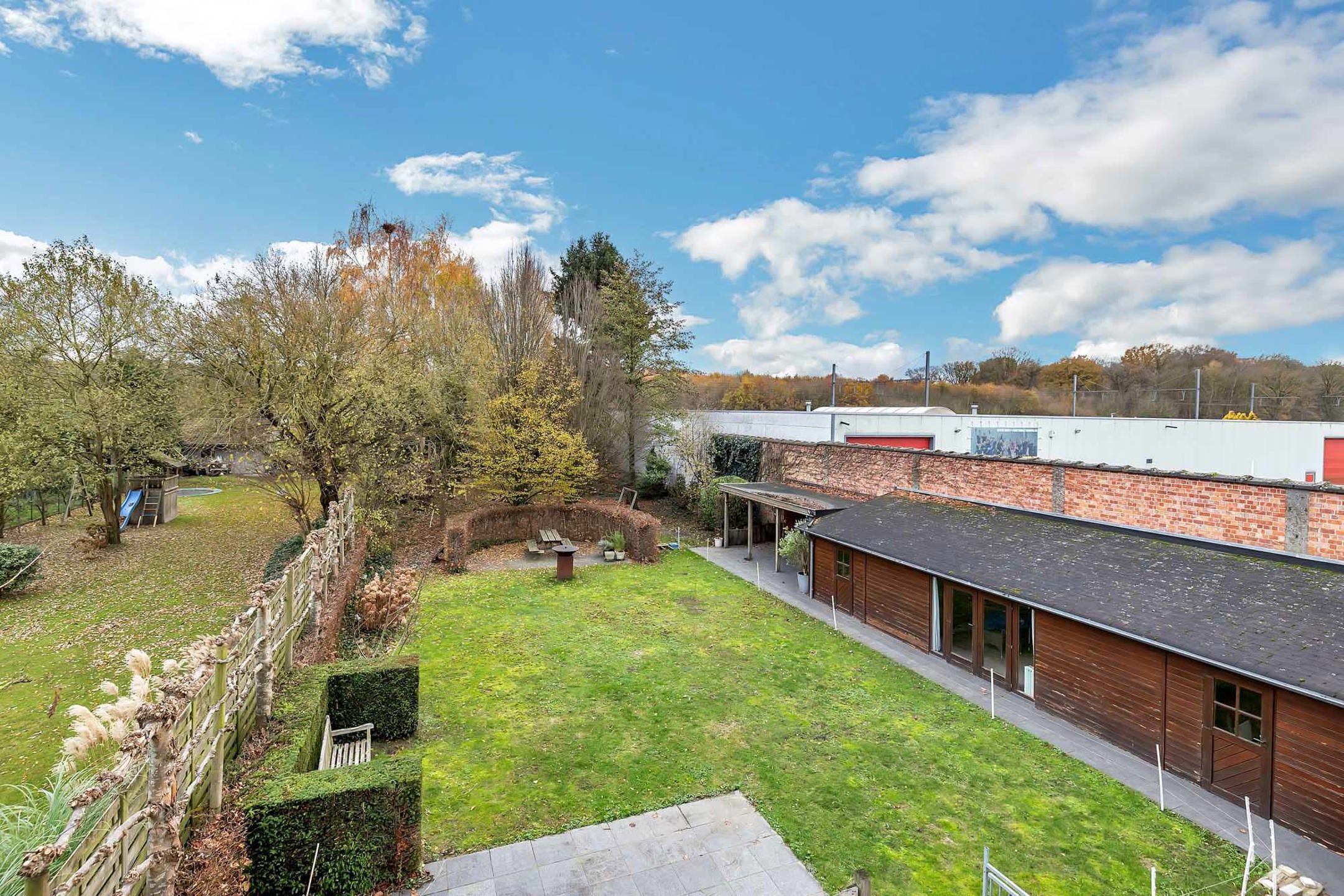 Unieke combinatie van wooncomfort, atelier en polyvalente tuin foto 25